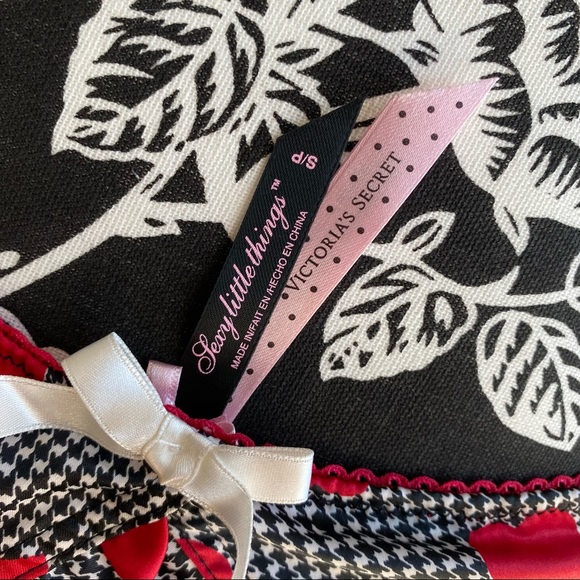 Victoria’s Secret Bra & Skirted Thong Set - Picture 8 of 12